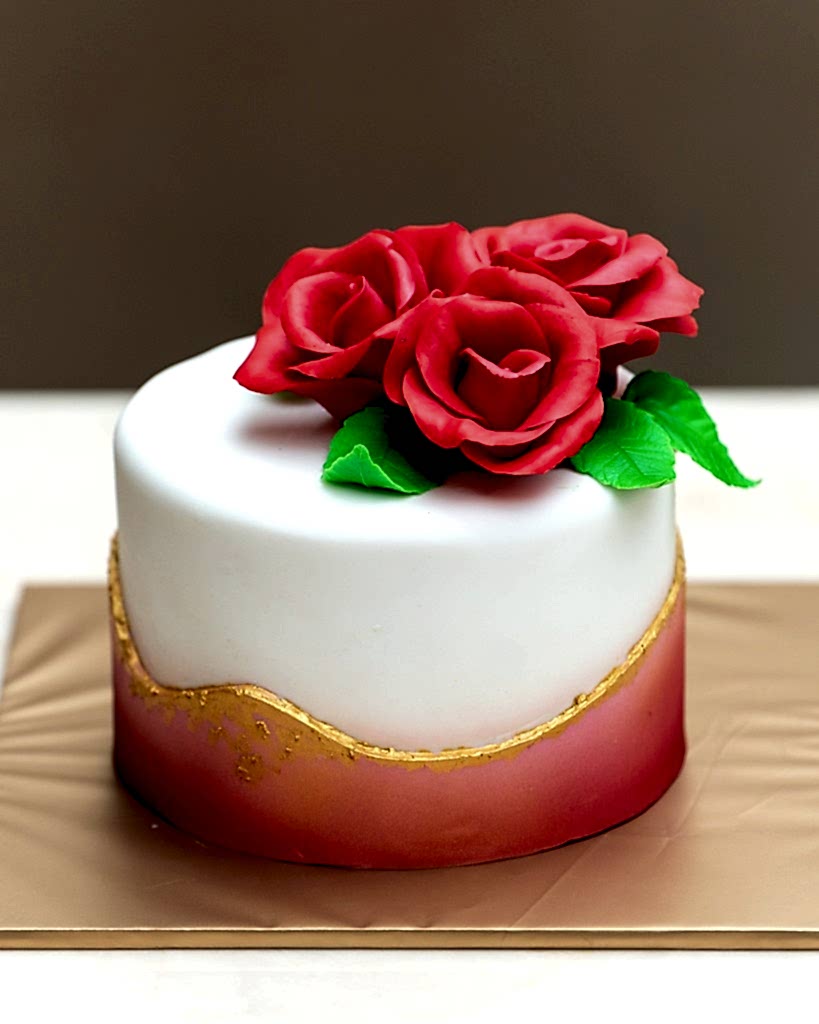 Cake with roses.